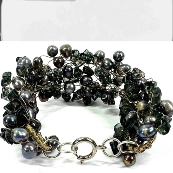 Vintage brutalist woven gray baroque pearls & smokey quartz chips wire bracelet - Picture 9 of 11